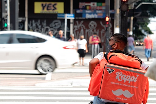 Delicious Doorsteps: Exploring the Fusion of Fine Dining and Food Delivery Services